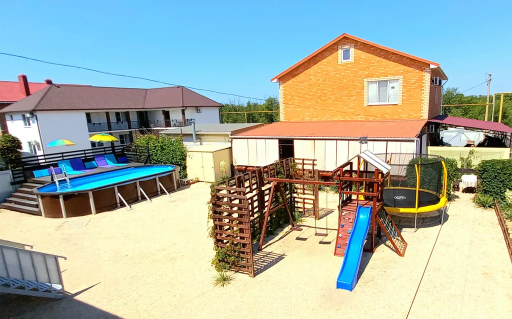 Две спальни, кухня с диваном, веранда