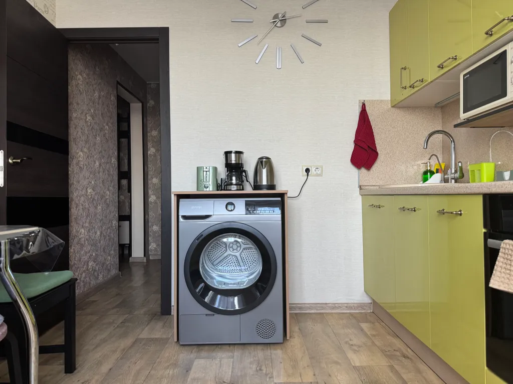 Семейная ретро квартира с видом на лес