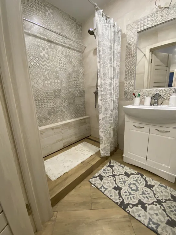 Двухуровневые апартаменты у озера и моря