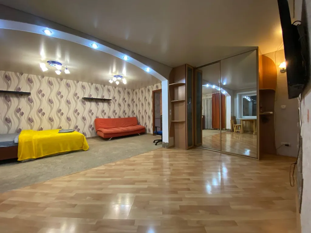 Двухкомнатная квартира рядом с ЖД-вокзалом