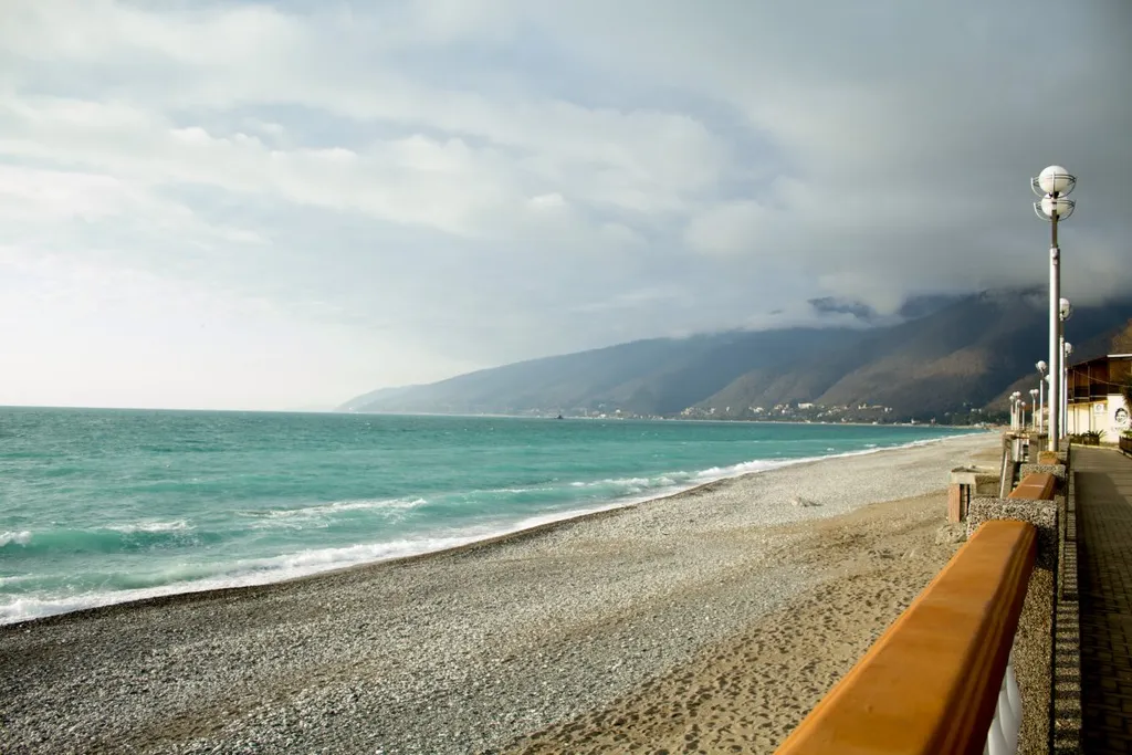 Коттедж Эко домик с парковкой рядом с горной рекой — Гагра