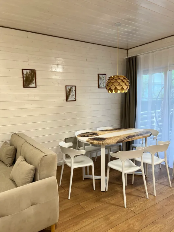 Новый дом с собственной территорией и видом на горы