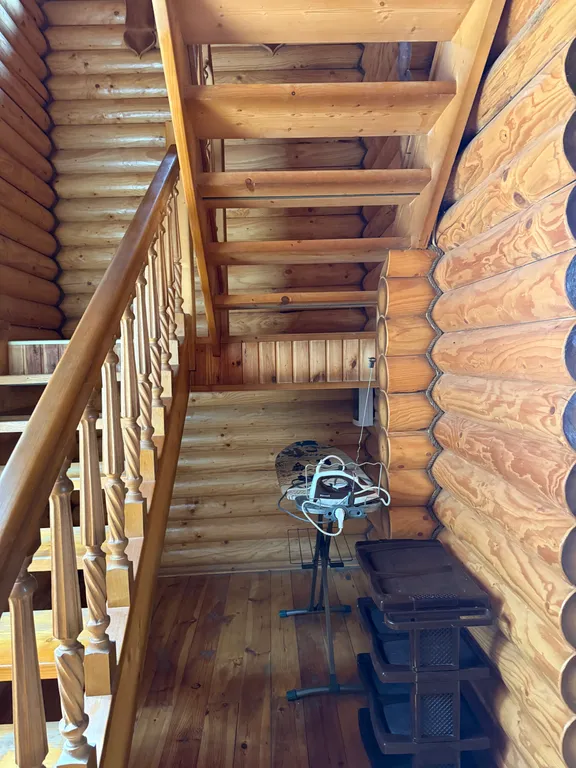 Деревянный домик возле моря