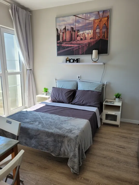 Современная студия у моря с видом на бассейн и горы