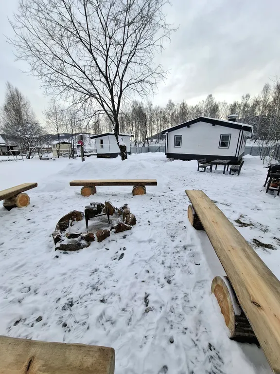 Дом в лесу с большой террасой