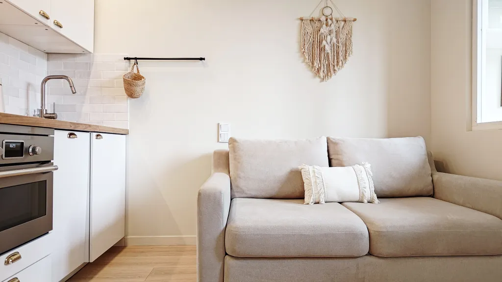 Студия в стиле бохо с видом на горы — уют и комфорт в центре