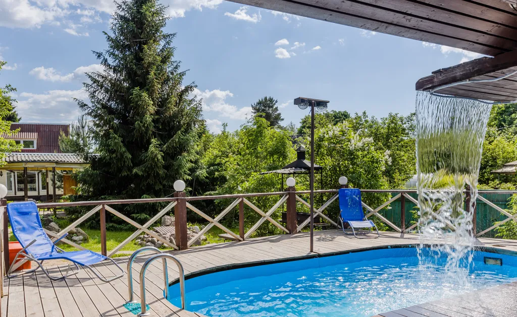 Коттедж с бассейном, баней и 5 спальнями