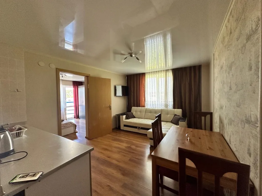 Двухкомнатный апартамент рядом с бассейном