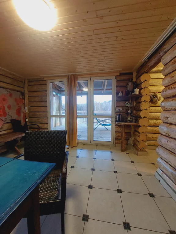 Милый дом на берегу озера