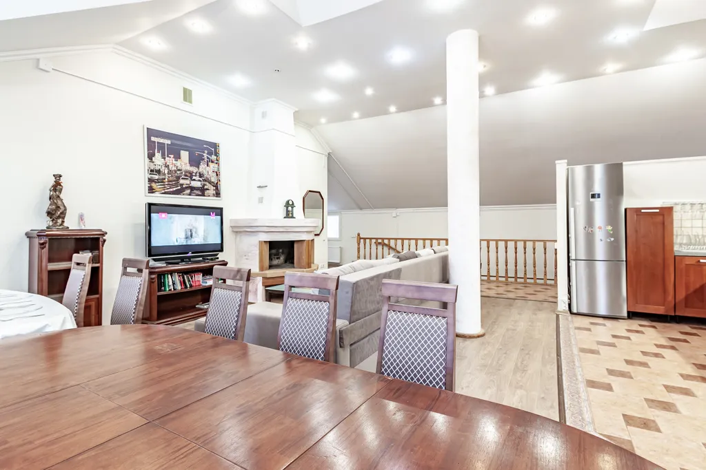 Коттедж с бассейном и сауной