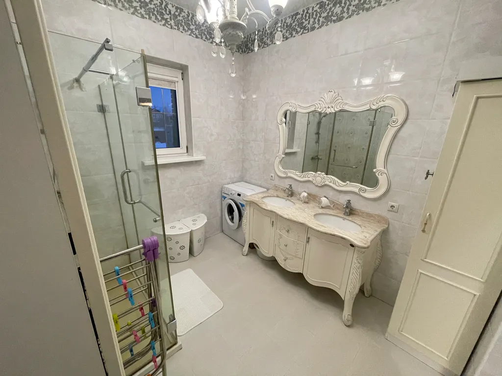 Уютный двухэтажный дом в Южно-Сахалинске в черте города