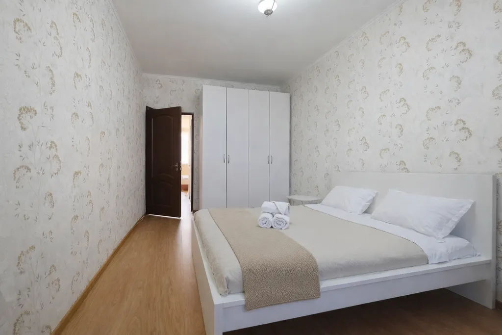 3х комнатная квартира, шикарный вид на байтерек, центр, 3 кровати, диван, 2 санузла