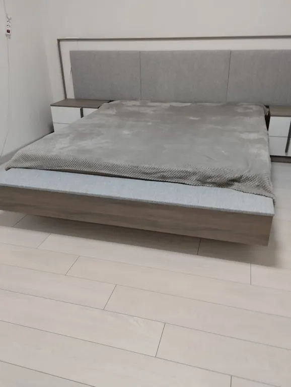 Большой двухэтажный дом в черте города и недалеко от моря