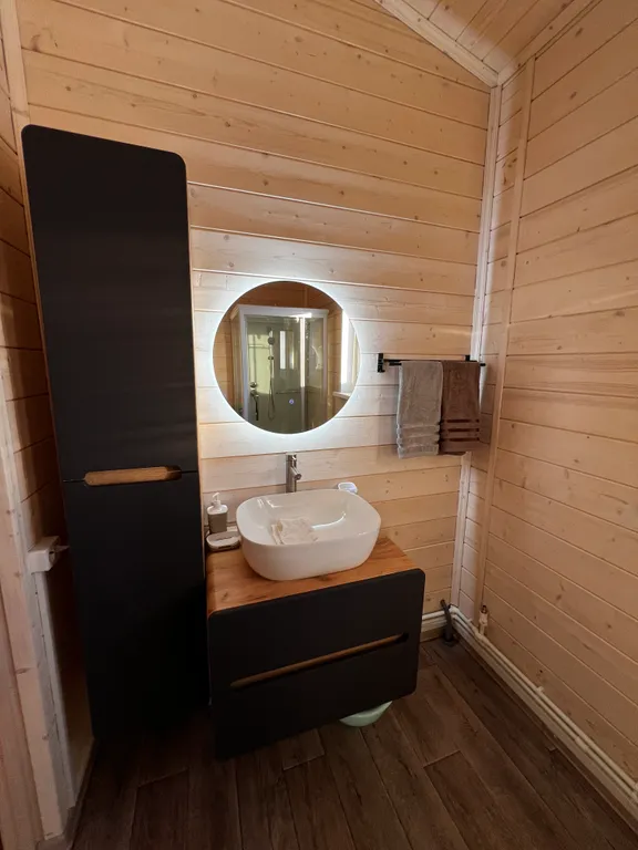 Уютный современный дом рядом с озером