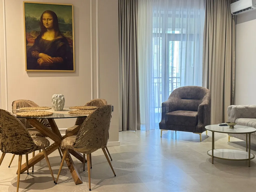 Monna Lisa Apartment on 28 may