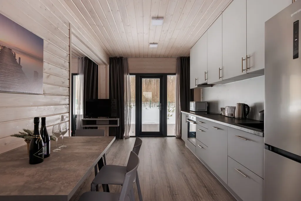 Коттедж Новый комфортабельный дом на берегу лесного озера Маролампи — Стеклянный