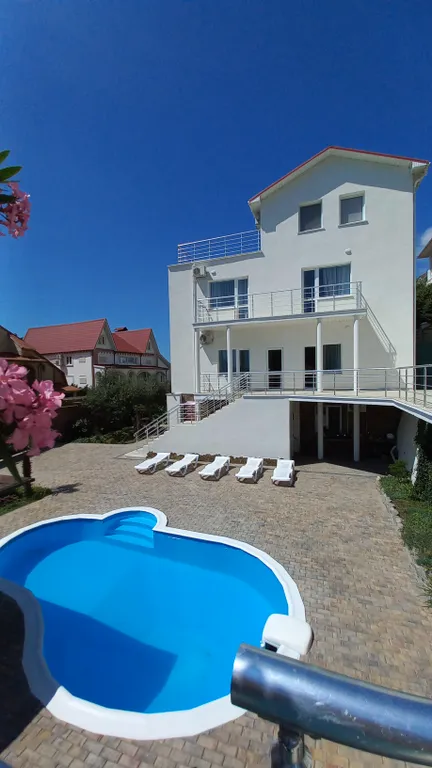 Двухместная комната с двумя доп. местами, с санузлом