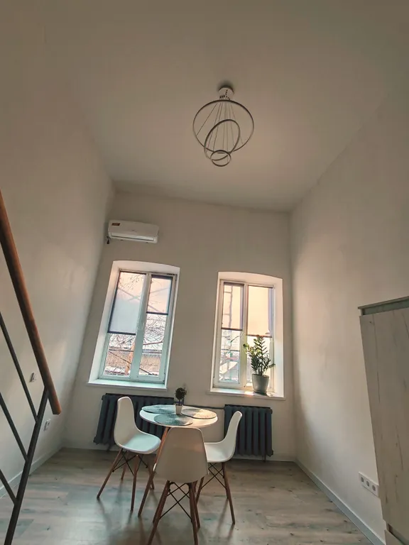 Двухуровневая студия в центре