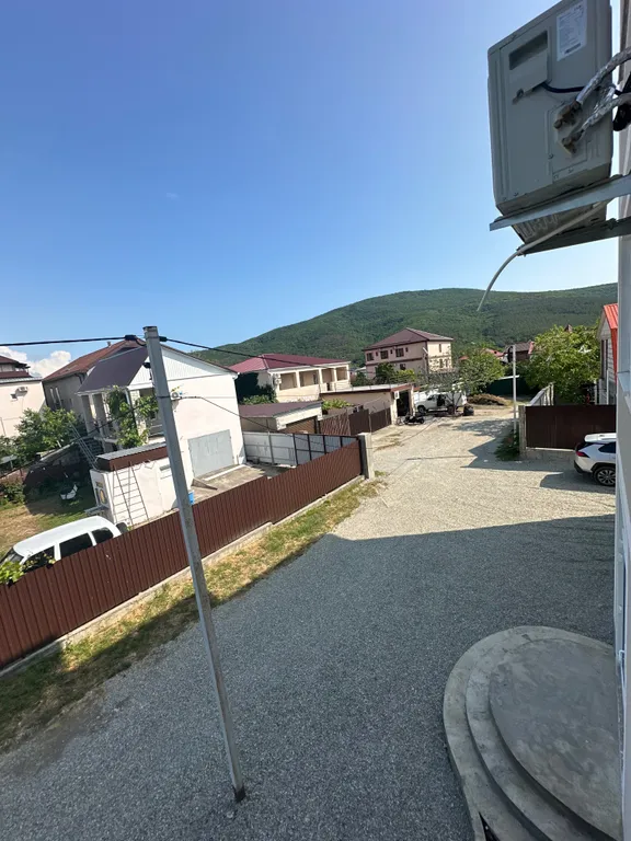 Уютная комната со своим санузлом с видом на горы