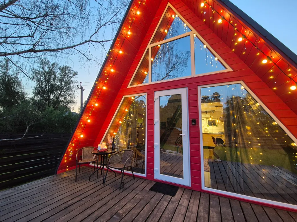 А-фрейм Клубничный с сибирским банным чаном и баней на дровах