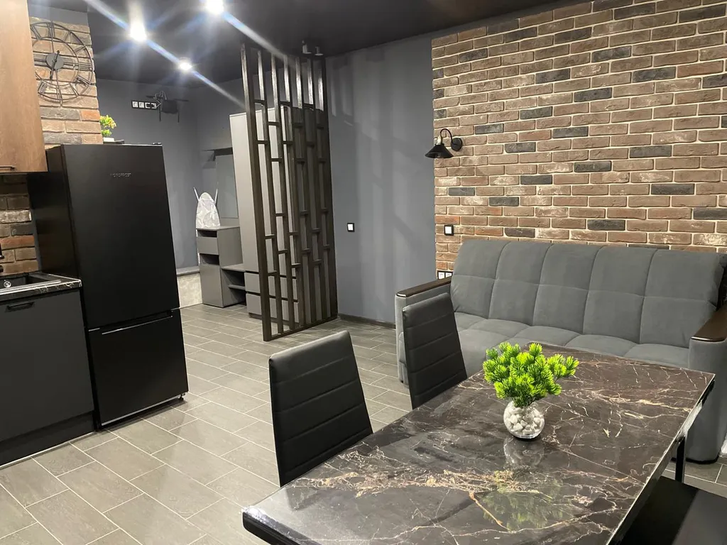 Однокомнатная квартира-студия с дизайнерским ремонтом