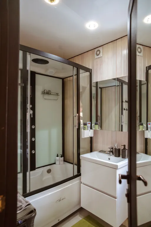 Дом с видом на бухту, вулканы, закаты