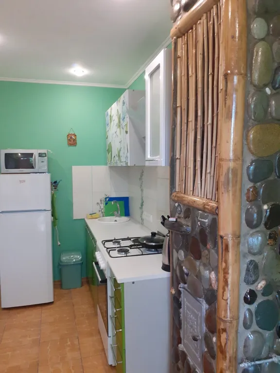 Дом 2 уровня со своим двором