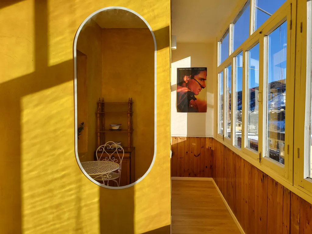 Квартира с видом на реку и горы