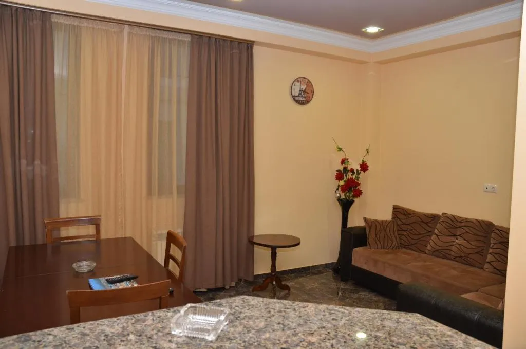 Апартамент с балконом