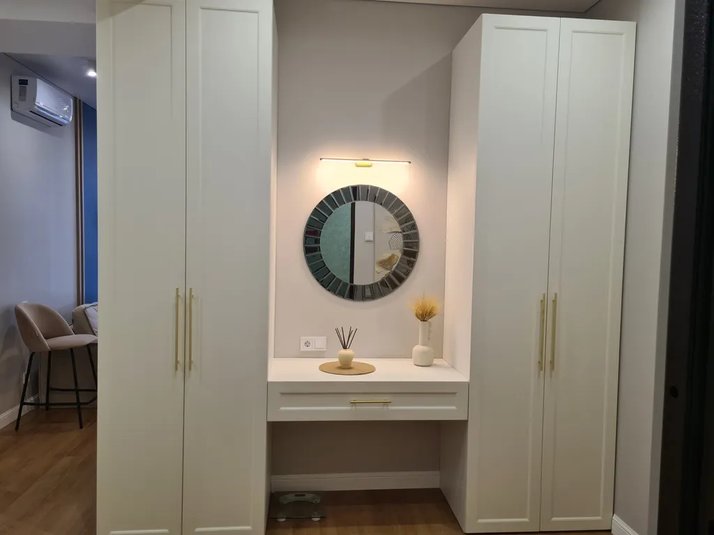 Квартира Дизайнерская квартира-студия у моря с видом на бассейн — Севастополь