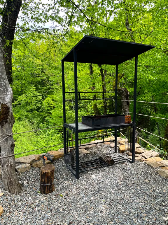 Афрейм на опушке леса с бассейном