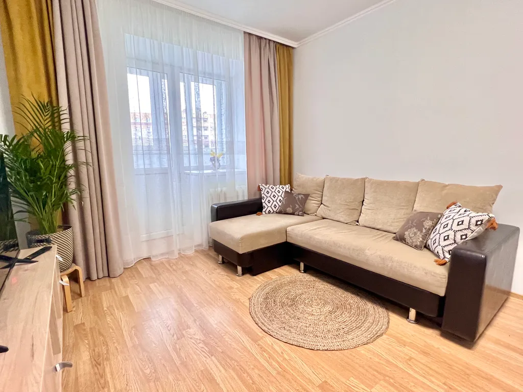 У метро рядом с центром