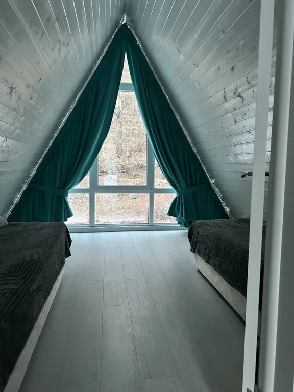 Шале в Приэльбрусье с видом на горные склоны