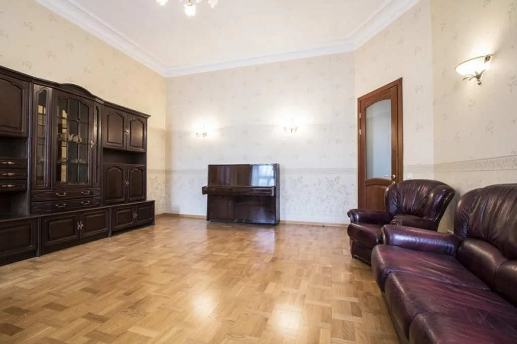 Avrora 3br apartment