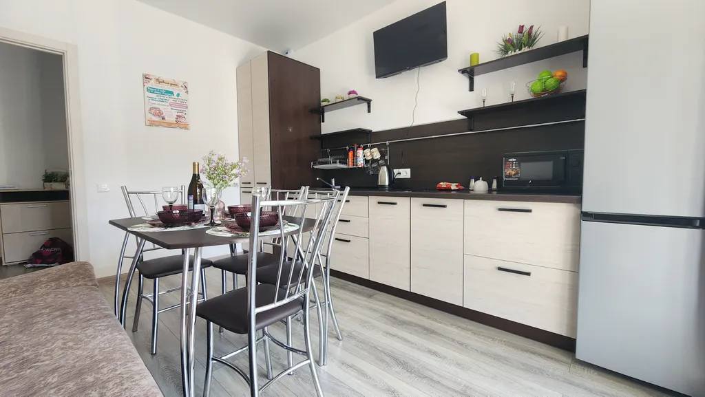 Евротрешка в корпусе с бассейном