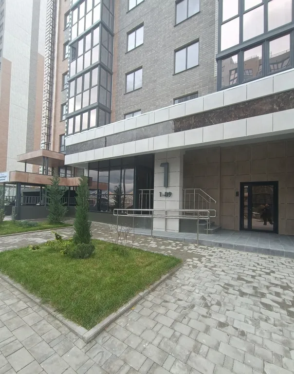 Новая квартира с видом на бухту, Маркхотскийй хребет и гору Колдун