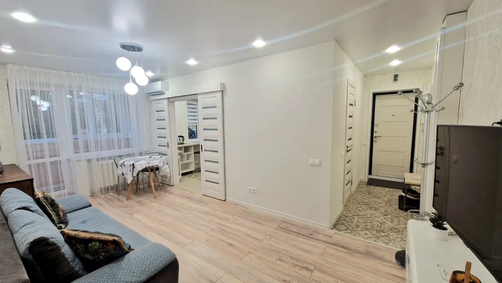 Светлая трехкомнатная квартира в центре города