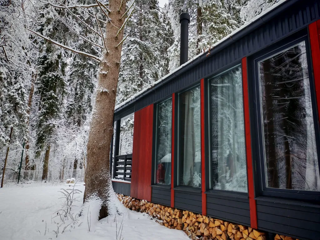 Просторный дом для компании с камином, сауной и общей зоной