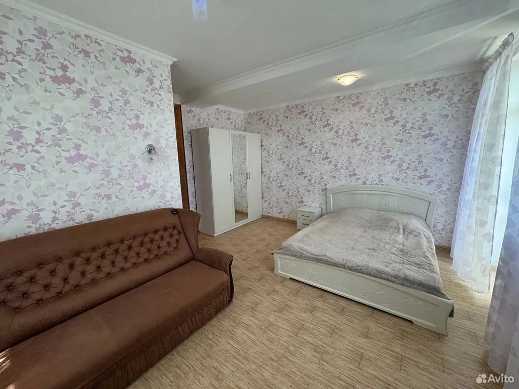 Квартира Уютный номер со своим двориком и балконом до 6 человек — аренда посуточно в Кореиз