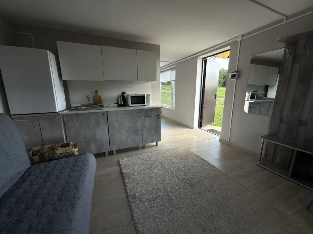 Глэмпинг у peки Bолoста