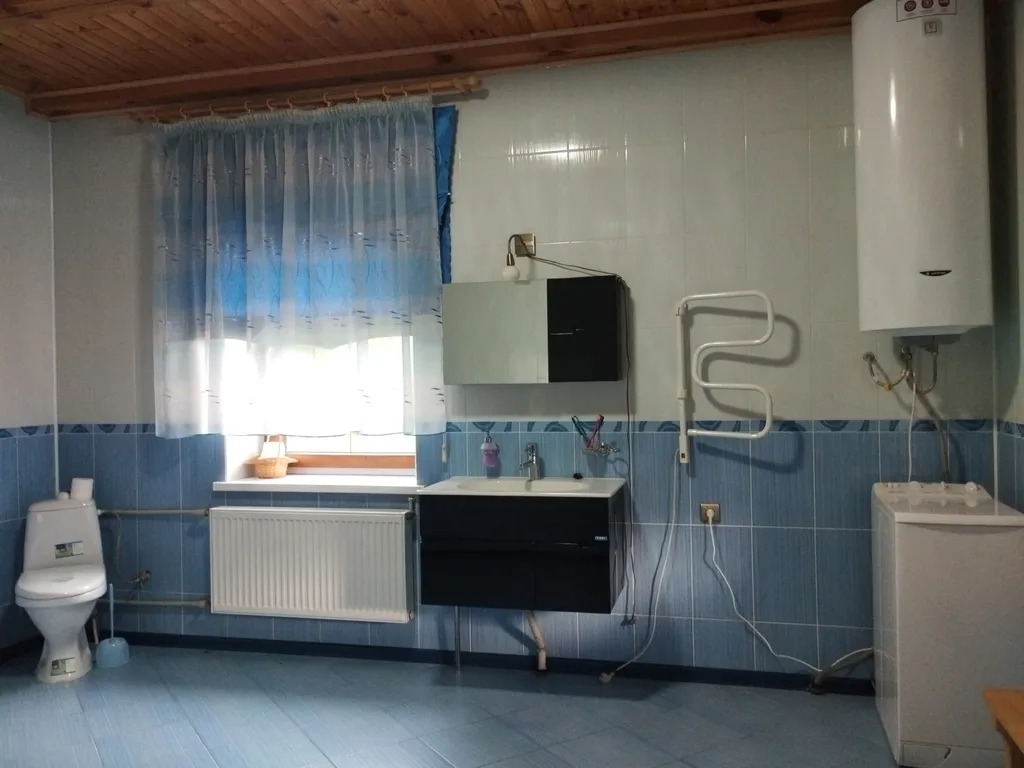 Дом с озером, река, лес