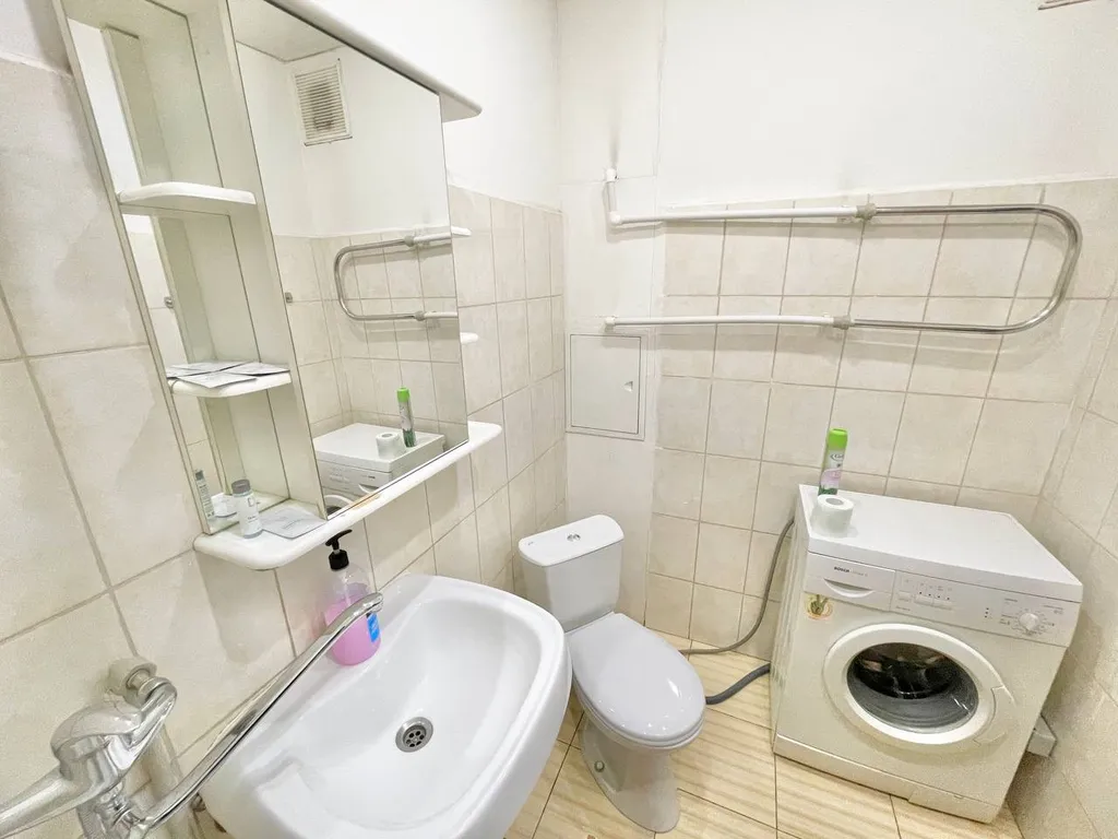 Отличная квартира с большой кроватью и диваном