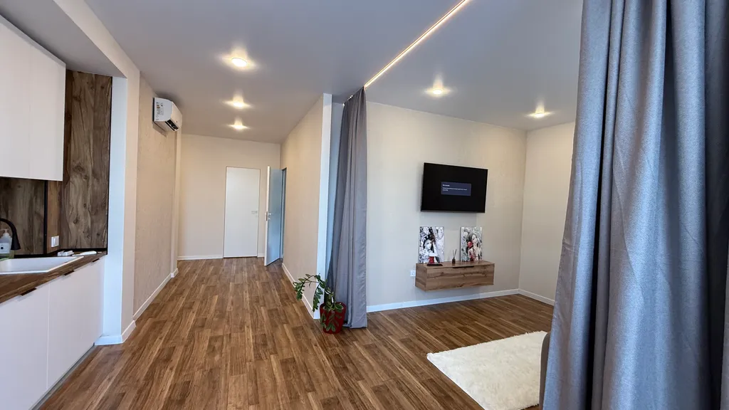 Квартира с панорамным окном в ЖК Оазис во Владивостоке с парковкой