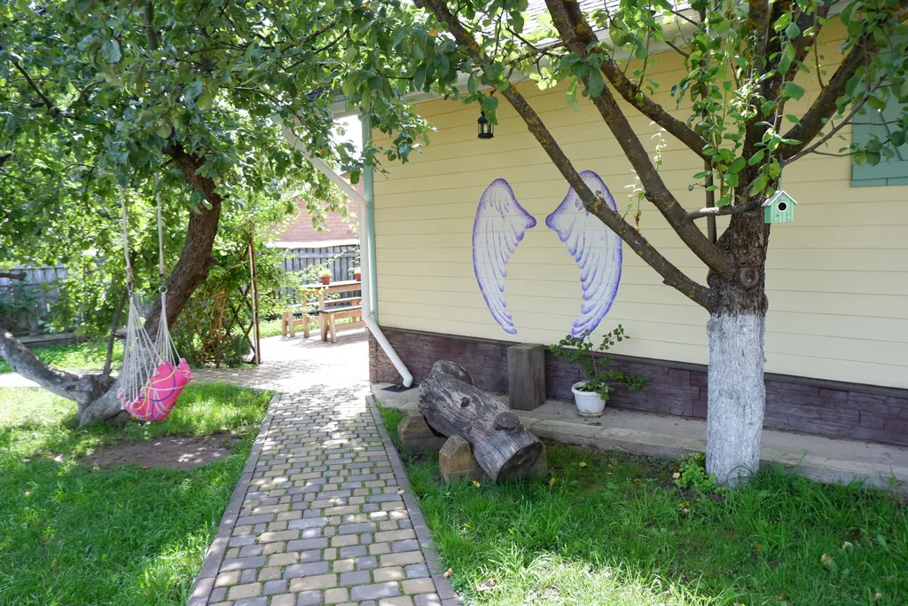 Маленький домик с ангелом