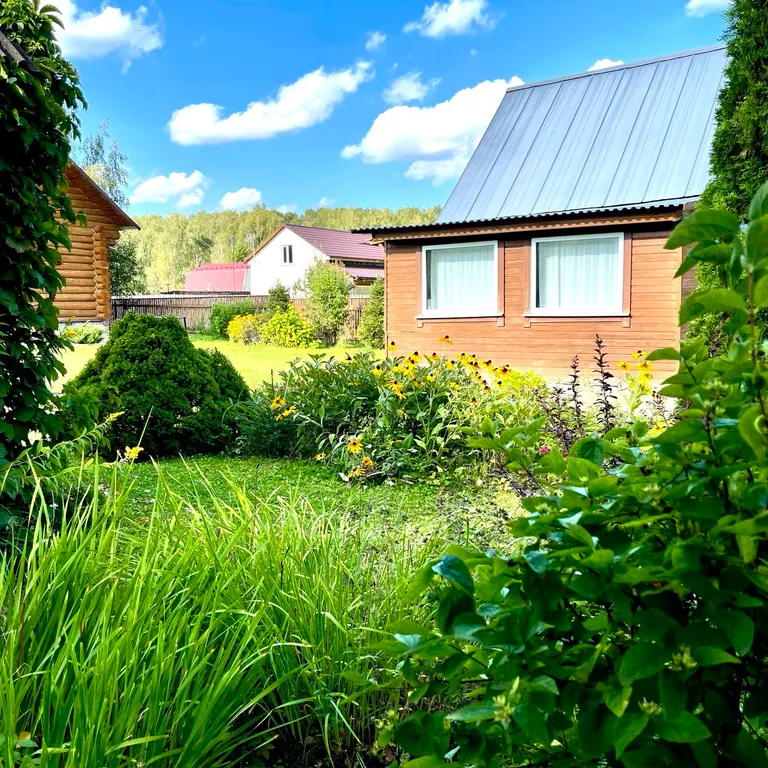 Милая и уютная дача в окружении живописного леса