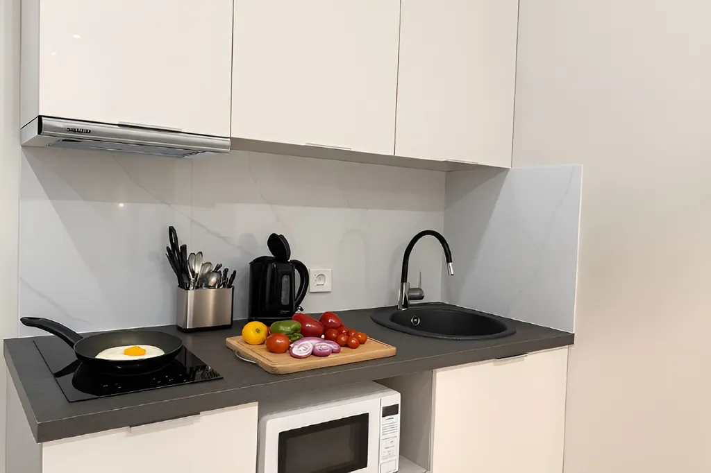 Светлая студия с бассейном на территории