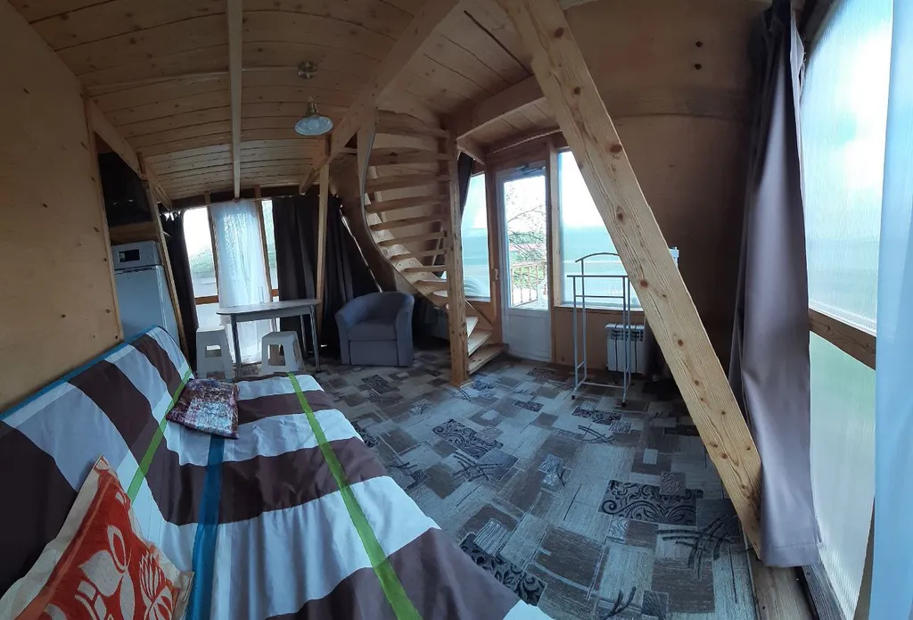 Дом у лесного пруда