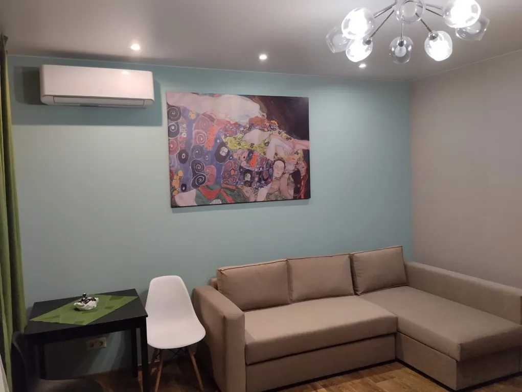 Просторная квартира 2 комнатная центр Омска — аренда посуточно в Омск