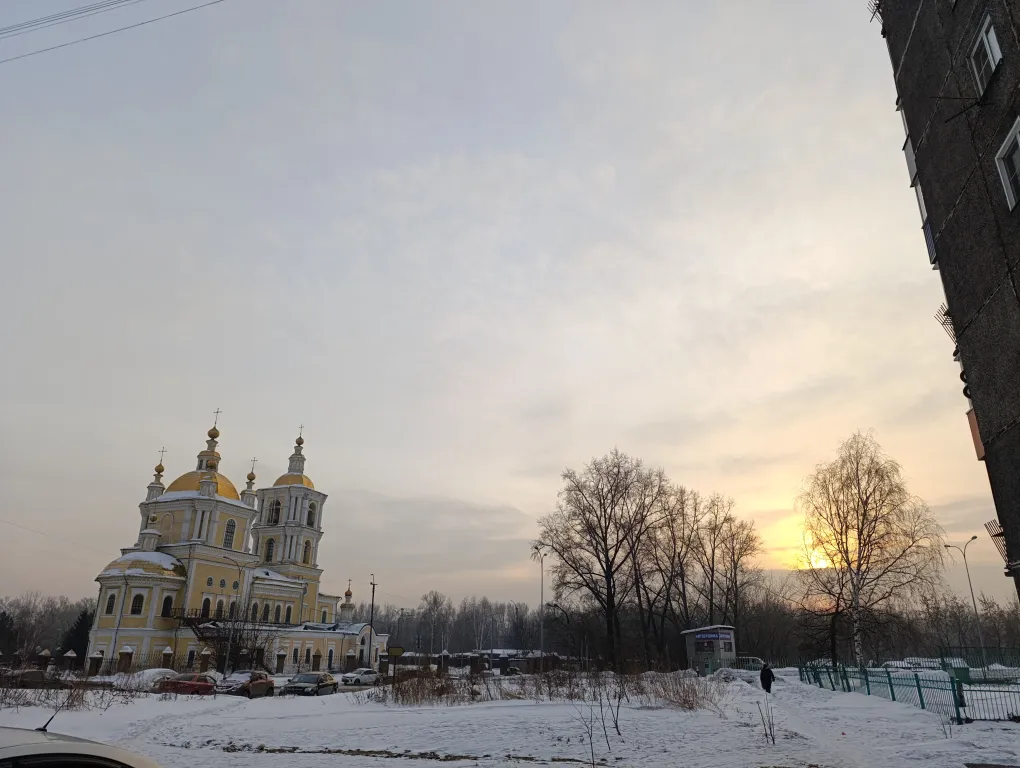 Просторная двухкомнатная квартира с видом на Кузнецкую крепость