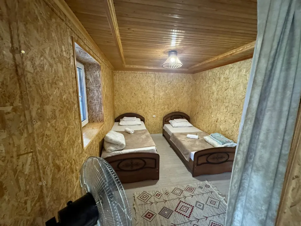 Коттедж Дом с террасой у озера — Салта